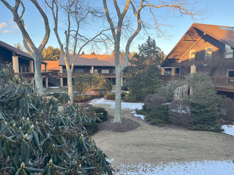 24 Salt Pond Rd, Wakefield, RI à louer - Photo de l’immeuble – Image 2 sur 24