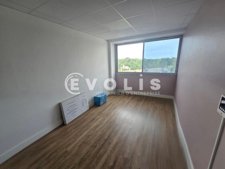 Bureau dans Evry Courcouronnes à louer - Photo de l’immeuble – Image 3 sur 13