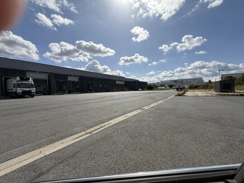 Industriel/Logistique dans SAINT-OUEN-L'AUMONE à louer - Photo de l’immeuble – Image 3 sur 8