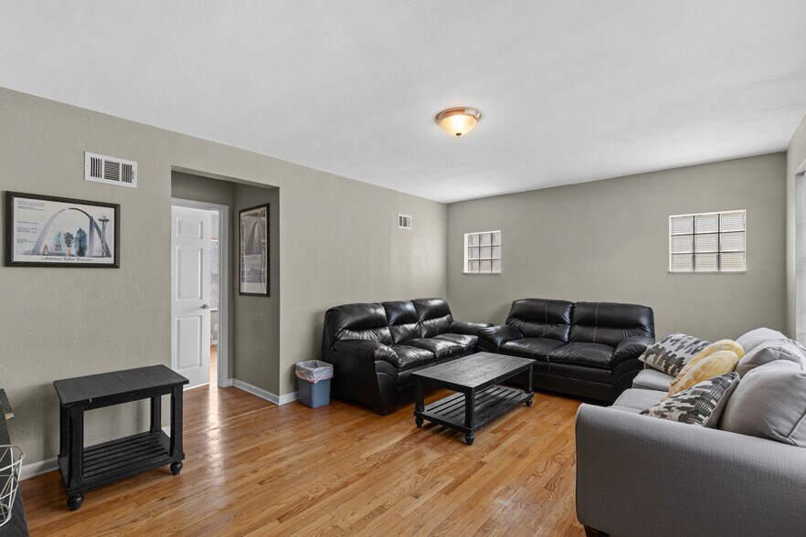 10236 Halls Ferry Rd, Saint Louis, MO à vendre - Photo de l’immeuble – Image 3 sur 18