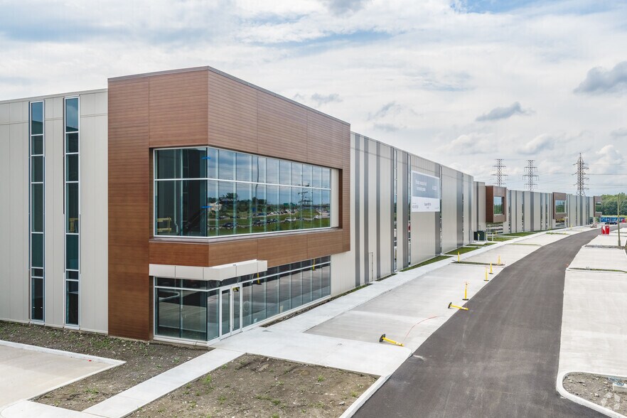 Crt Corporatif Laval, Laval, QC à louer - Photo de l’immeuble – Image 2 sur 9