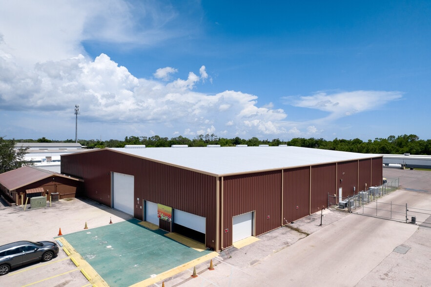 3037 S McCall Rd, Englewood, FL à vendre - Photo de l’immeuble – Image 2 sur 11