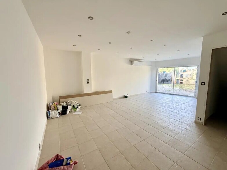 Local commercial dans Puget-sur-Argens à louer - Photo intérieure – Image 3 sur 7