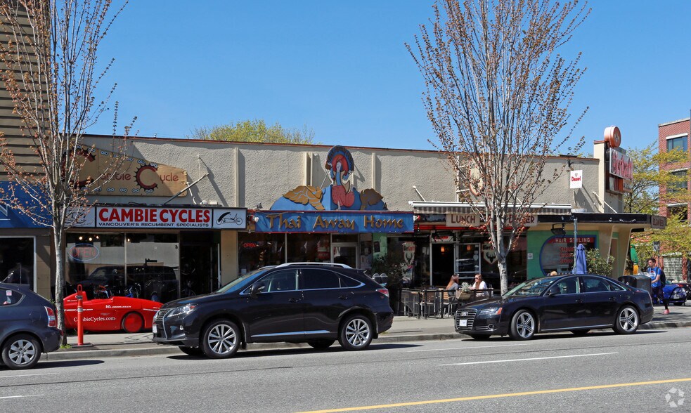 3305-3317 Cambie St, Vancouver, BC à louer - Photo de l’immeuble – Image 2 sur 7