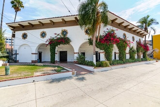 333 E Colorado St, Glendale, CA à louer Photo intérieure– Image 2 sur 19