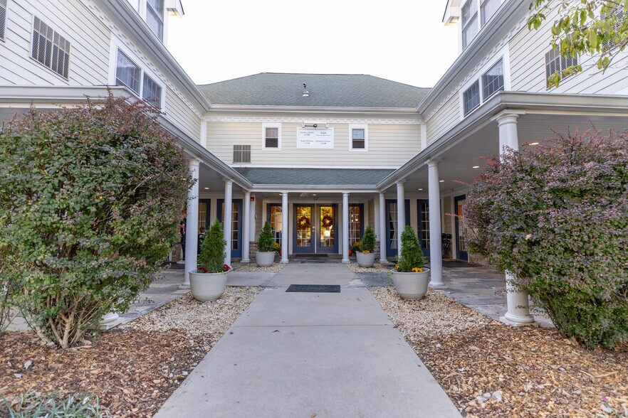 The Pointe at Sparta, NJ portefeuille de 2 biens à vendre sur LoopNet.fr - Photo de l’immeuble – Image 2 sur 33