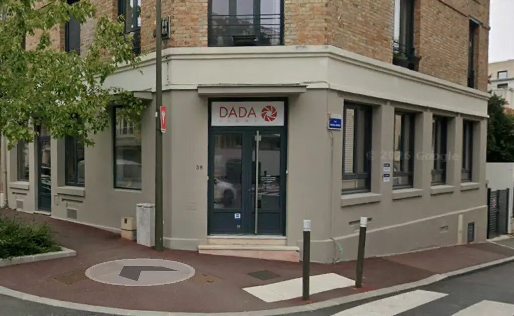 Local commercial dans Suresnes à louer Photo de l’immeuble– Image 1 sur 5
