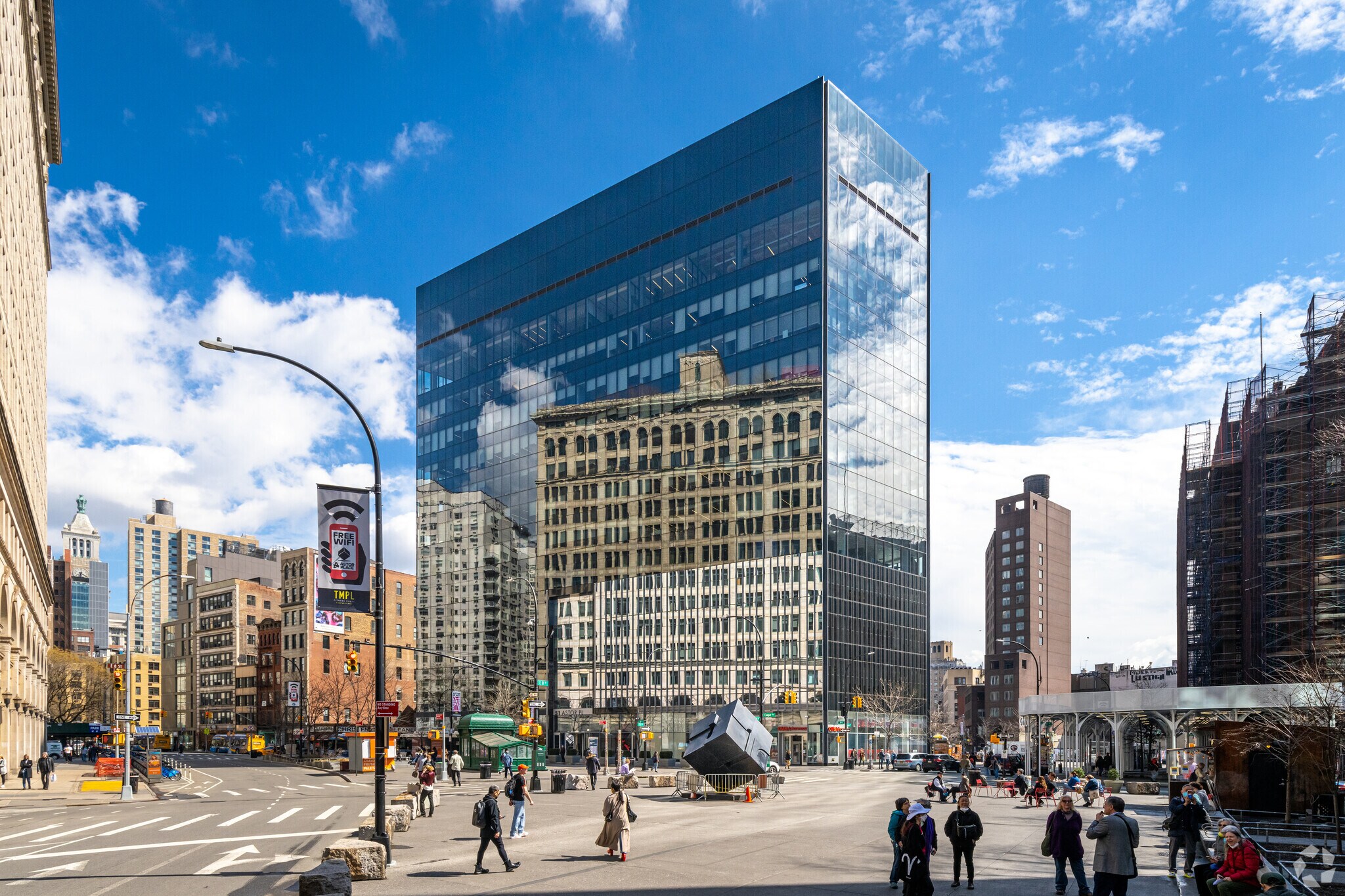 51 Astor Pl, New York, NY à louer Photo de l’immeuble– Image 1 sur 5