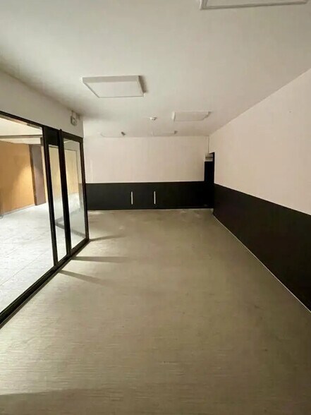 Local commercial dans Reims à louer - Photo de l’immeuble – Image 2 sur 4