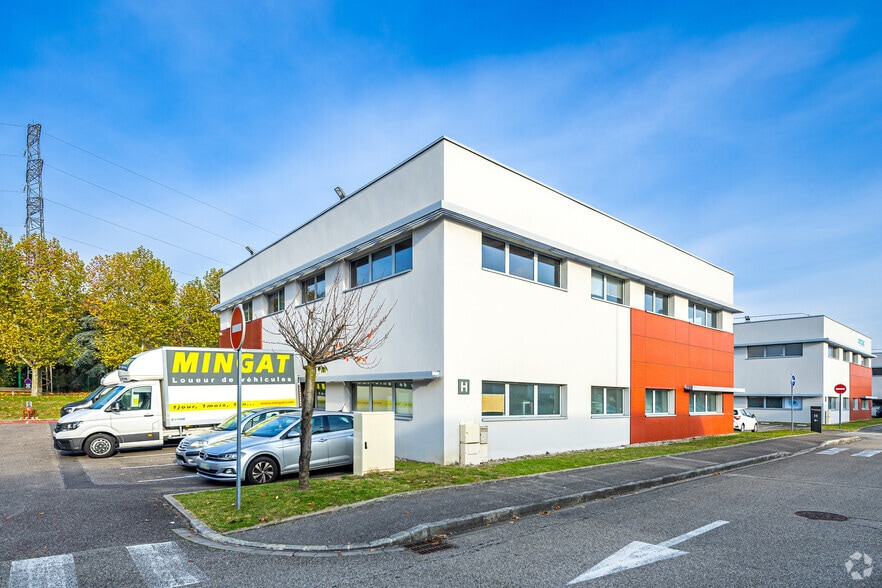 50 Rue Jean Zay, Saint-Priest à louer - Photo de l’immeuble – Image 3 sur 3
