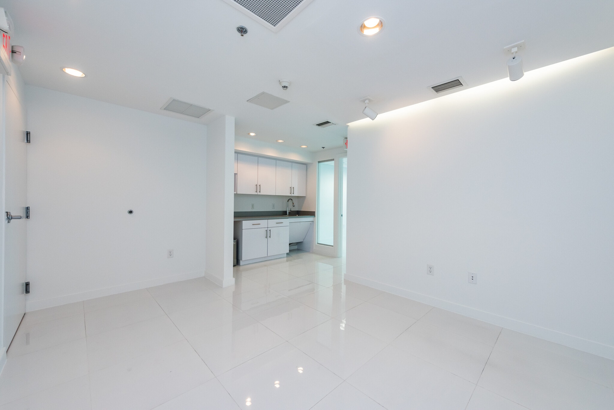 40 SW 13th St, Miami, FL à louer Photo intérieure– Image 1 sur 16
