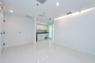 40 SW 13th St, Miami, FL à louer Photo intérieure– Image 1 sur 16