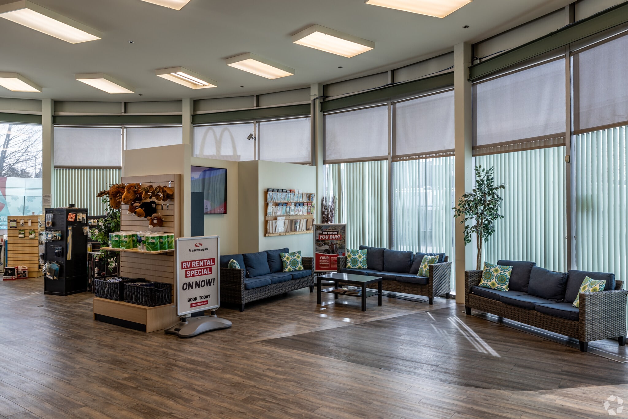 747 Cliveden Pl, Delta, BC à louer Photo intérieure– Image 1 sur 15