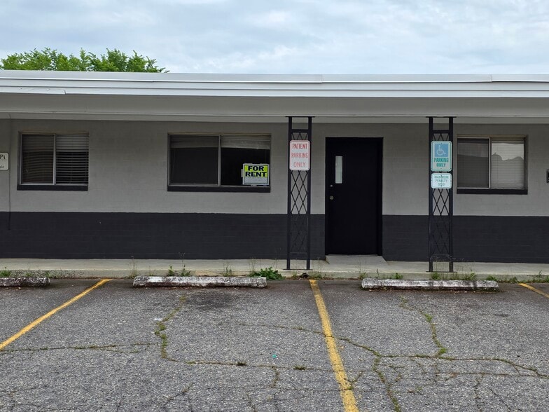 706 Wilkins St, Smithfield, NC à louer - Photo de l’immeuble – Image 3 sur 20
