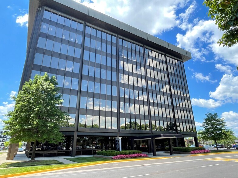 9200 Shelbyville Rd, Louisville, KY à louer - Photo principale – Image 1 sur 10