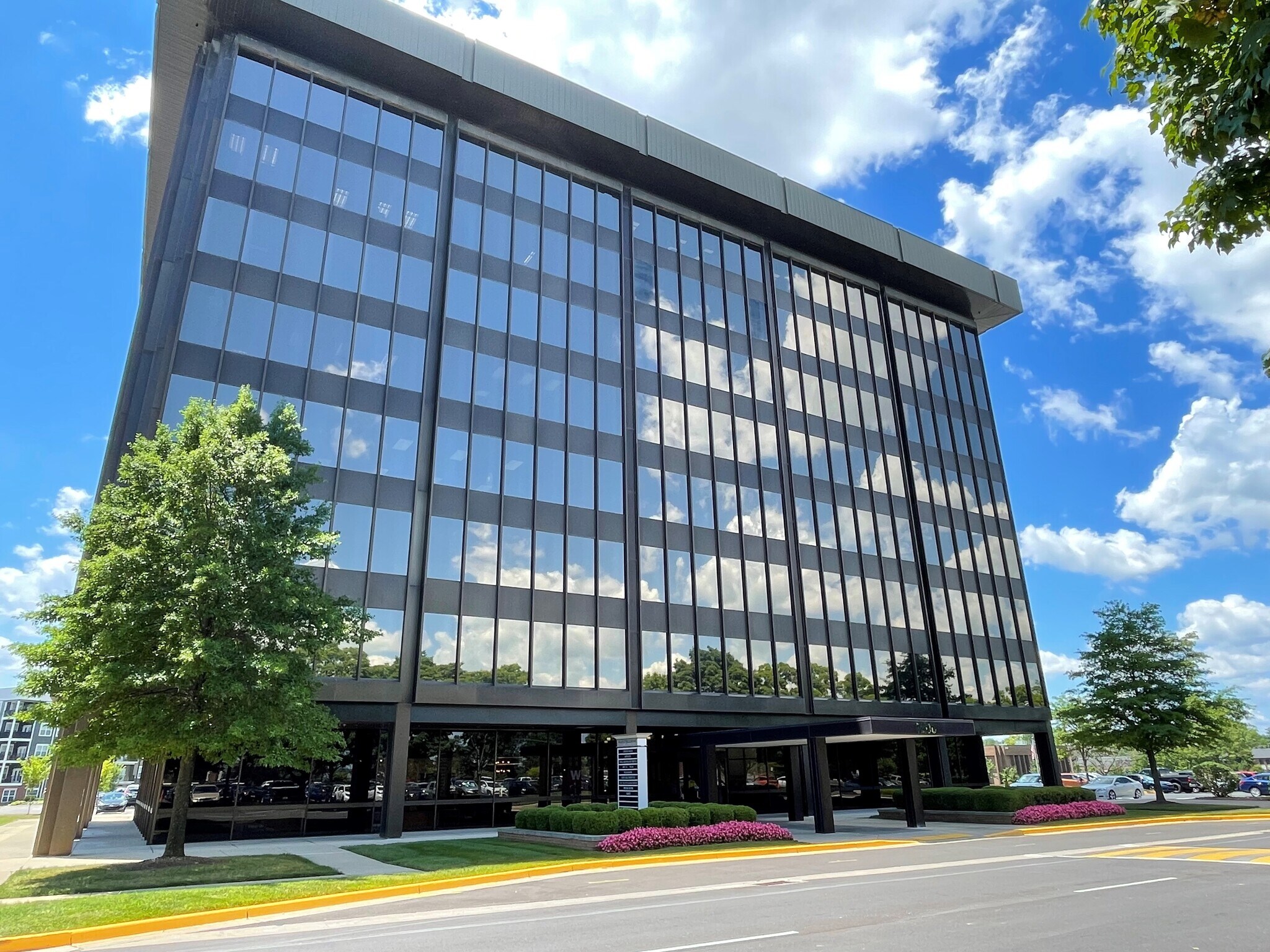 9200 Shelbyville Rd, Louisville, KY à louer Photo principale– Image 1 sur 11