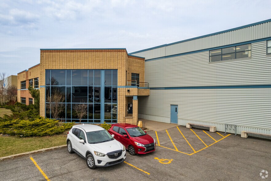 226 Boul Industriel, Châteauguay, QC à vendre - Photo de l’immeuble – Image 3 sur 3