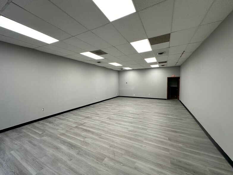 2040-2052 Campus Dr, Saint Charles, MO à louer - Photo intérieure – Image 2 sur 9