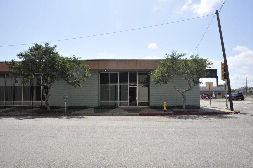 823-827 Tancahua St, Corpus Christi, TX à louer - Photo de l’immeuble – Image 1 sur 10