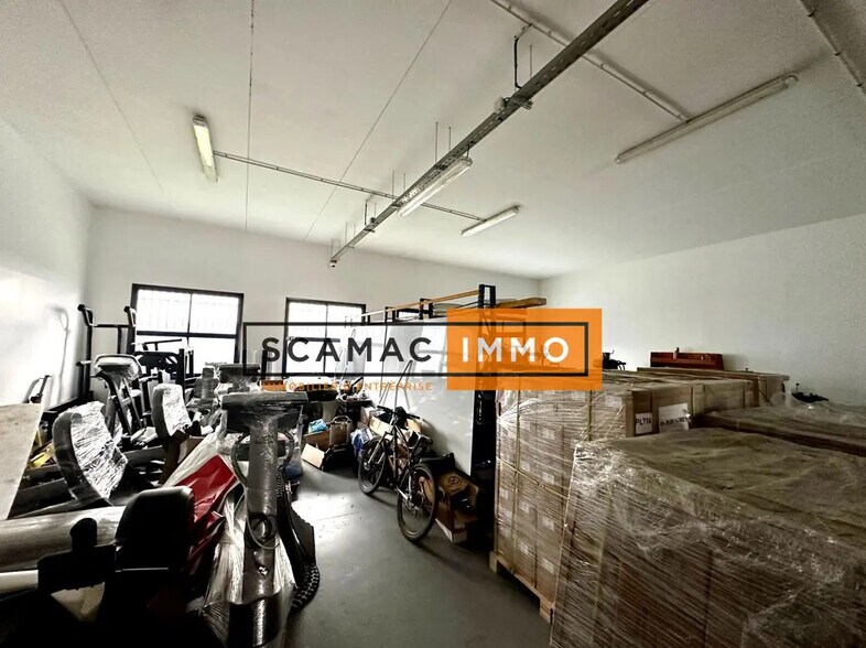 Local d'activités dans Croissy-Beaubourg à vendre - Photo de l’immeuble – Image 1 sur 6