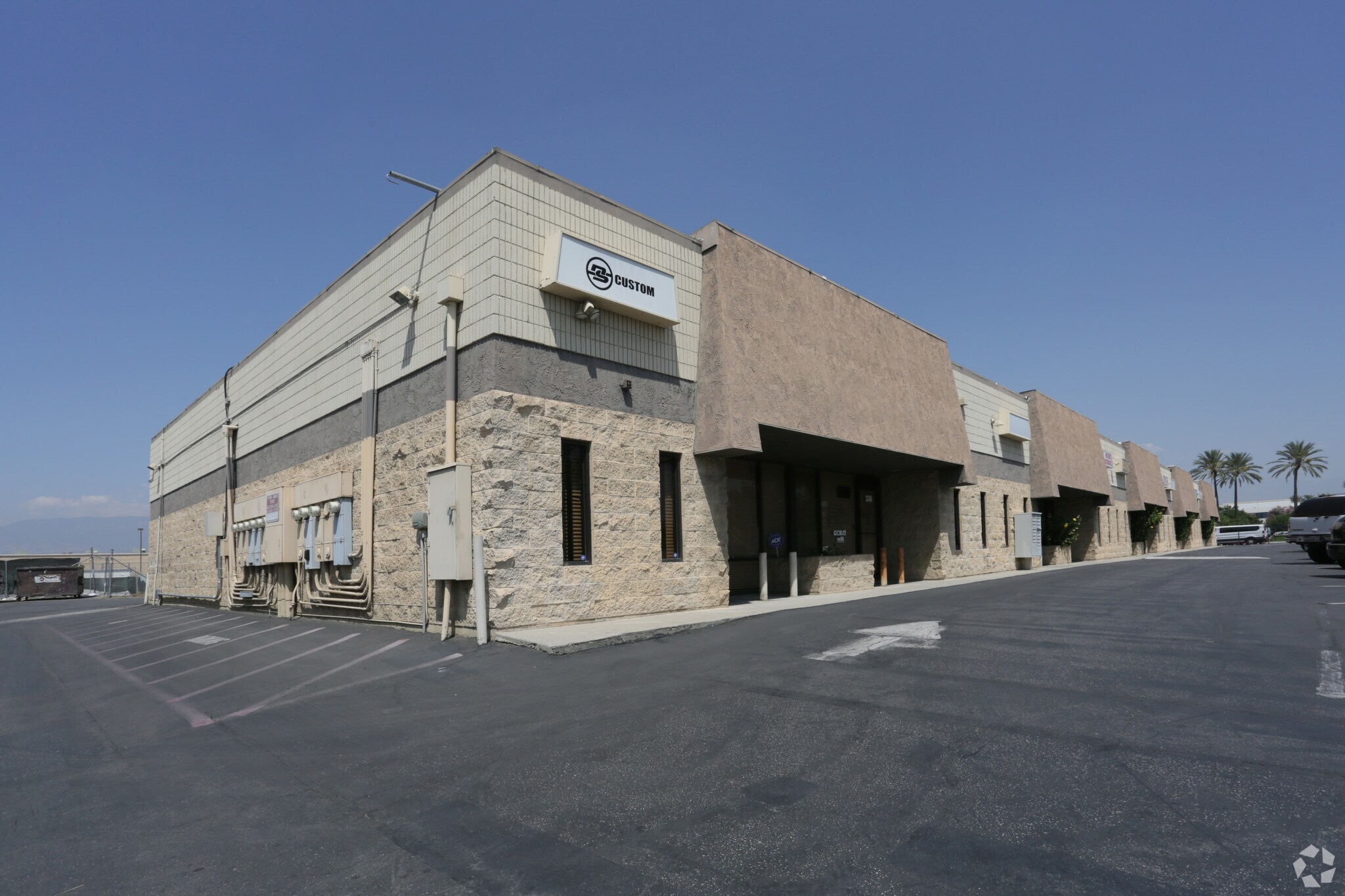 320-396 Orange Show Ln, San Bernardino, CA à louer Photo principale– Image 1 sur 8