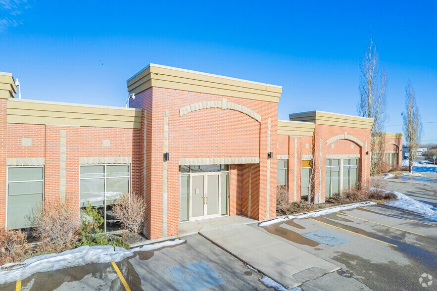 4639 Manhattan Rd SE, Calgary, AB à louer - Photo de l’immeuble – Image 1 sur 3