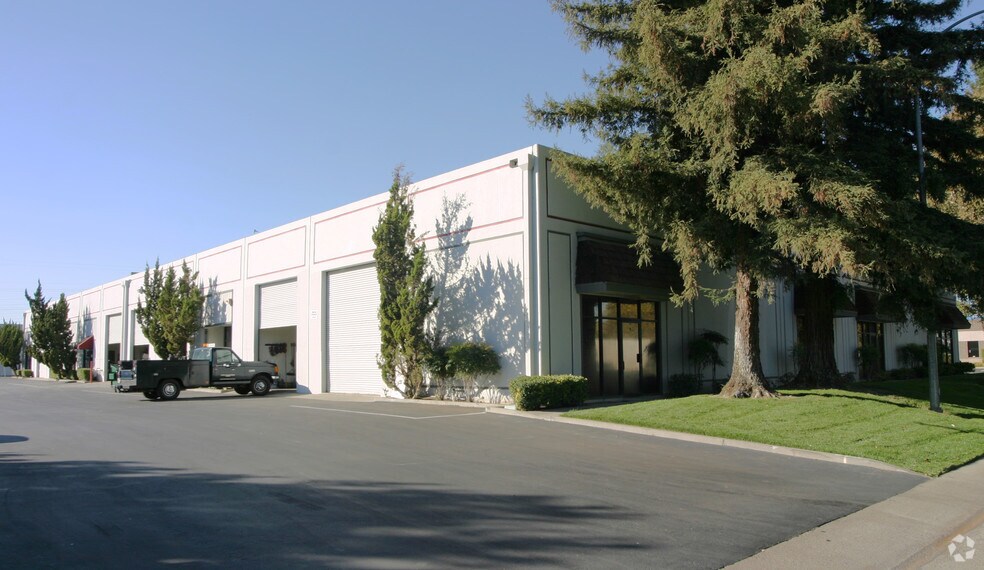 4219 S Market Ct, Sacramento, CA à louer - Photo de l’immeuble – Image 2 sur 3