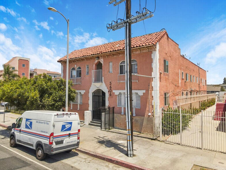 5606 S Figueroa St, Los Angeles, CA à vendre - Photo de l’immeuble – Image 3 sur 19