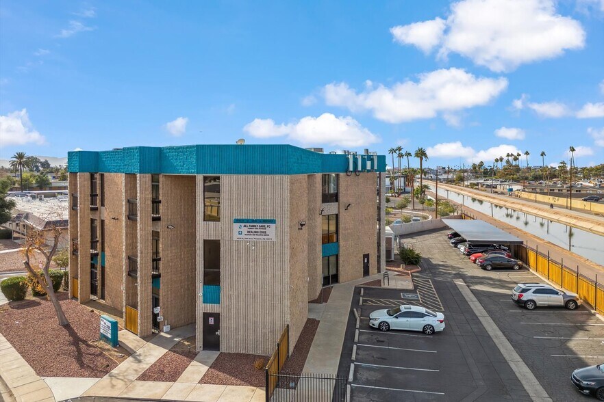 4220 N 20th Ave, Phoenix, AZ à louer - Photo de l’immeuble – Image 2 sur 59