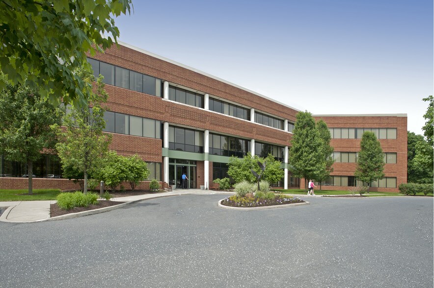 1605 Valley Center Pkwy, Bethlehem, PA à vendre - Photo de l’immeuble – Image 3 sur 7