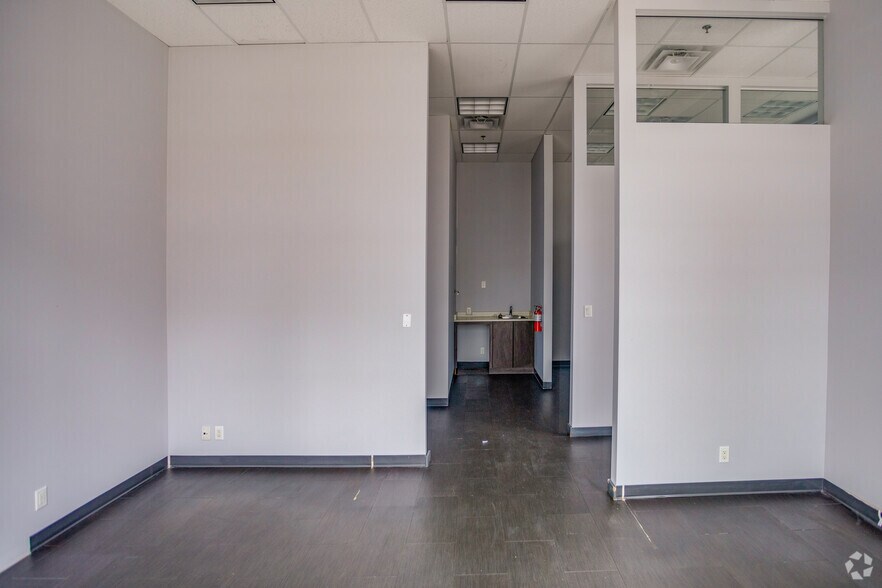 201 Morrissey Rd, Port Moody, BC à louer - Photo intérieure – Image 2 sur 8