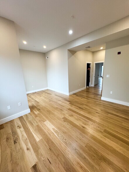 121 Washington St, Somerville, MA à vendre - Photo intérieure – Image 2 sur 8