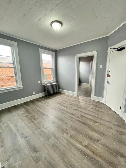 54 Montrose Ave, Jersey City, NJ à vendre - Photo de l’immeuble – Image 2 sur 12