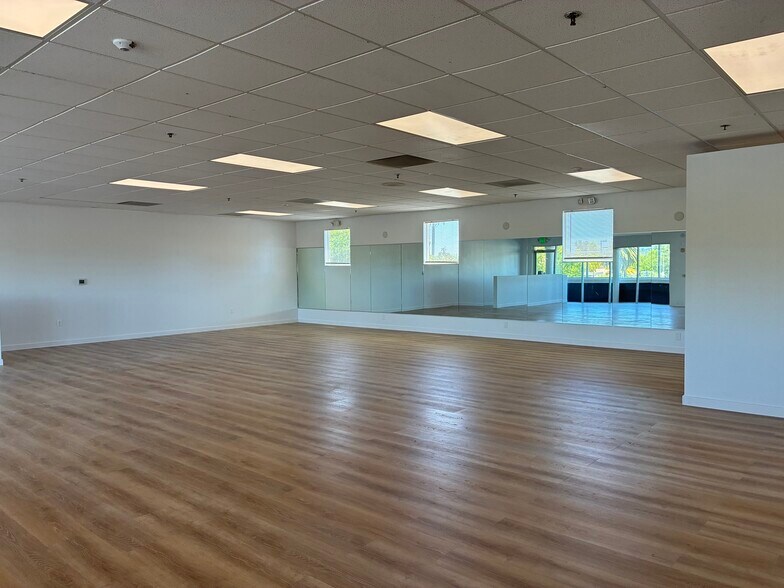 8465 Old Redwood Hwy, Windsor, CA à louer - Photo de l’immeuble – Image 3 sur 11