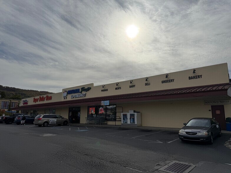 Oley St. Retail portefeuille de 3 biens à vendre sur LoopNet.fr - Photo de l’immeuble – Image 3 sur 13