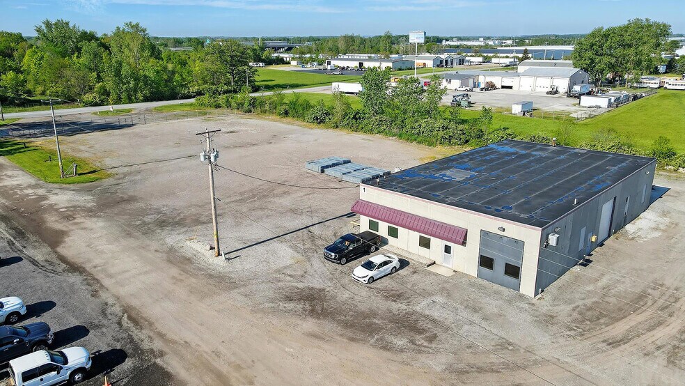 1359 E Hanthorn Rd, Lima, OH à louer - Photo de l’immeuble – Image 3 sur 17