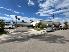 7024 Manya Cir, San Diego, CA à louer Photo de l’immeuble– Image 1 sur 1