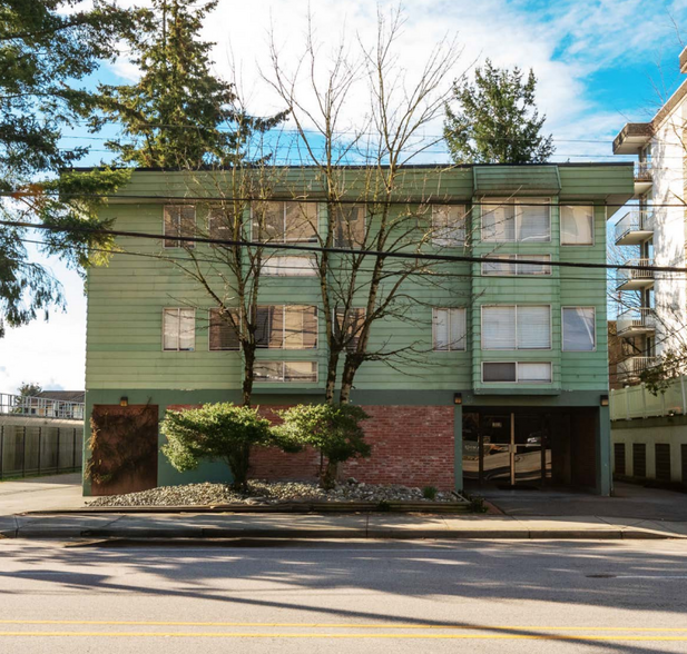 15318 N Bluff Rd, White Rock, BC à vendre - Photo principale – Image 1 sur 2