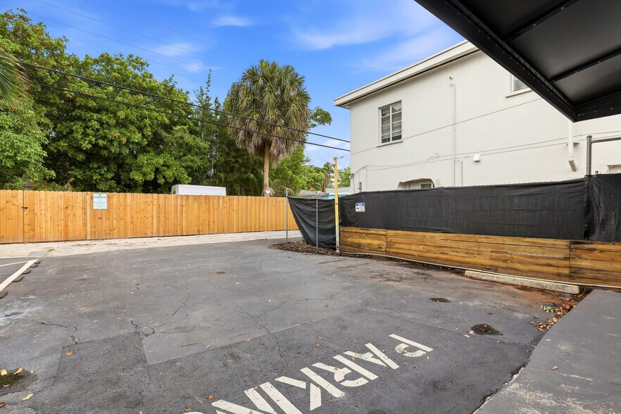 824 N Dixie Hwy, Lake Worth, FL à louer - Photo de l’immeuble – Image 1 sur 31