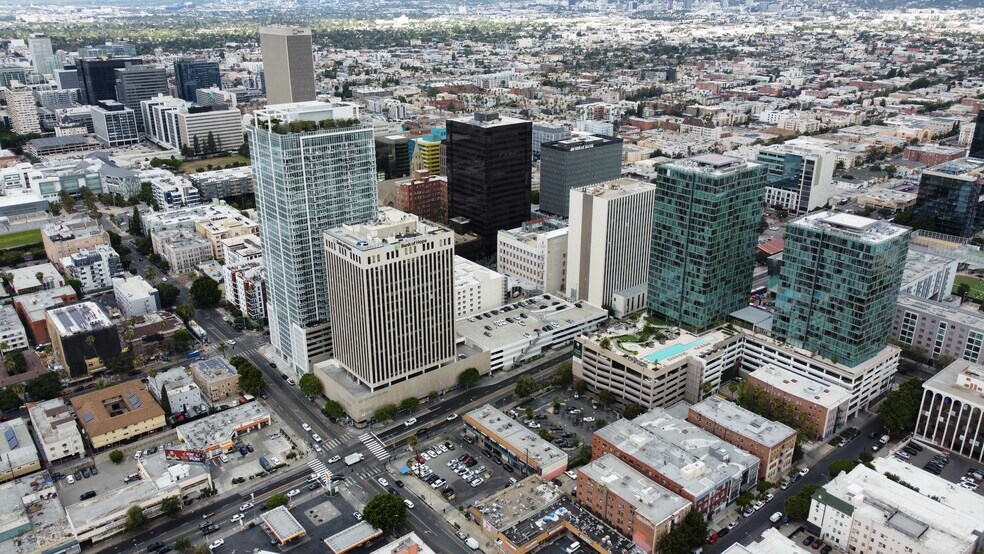 698 S Vermont Ave, Los Angeles, CA à vendre - Photo de l’immeuble – Image 3 sur 12