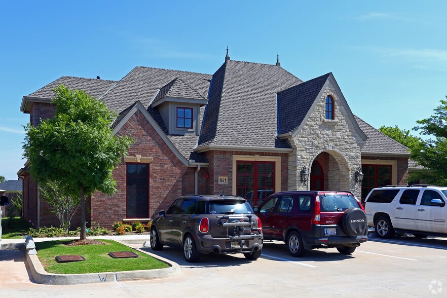 841 E 33rd, Edmond, OK à vendre - Photo principale – Image 1 sur 4