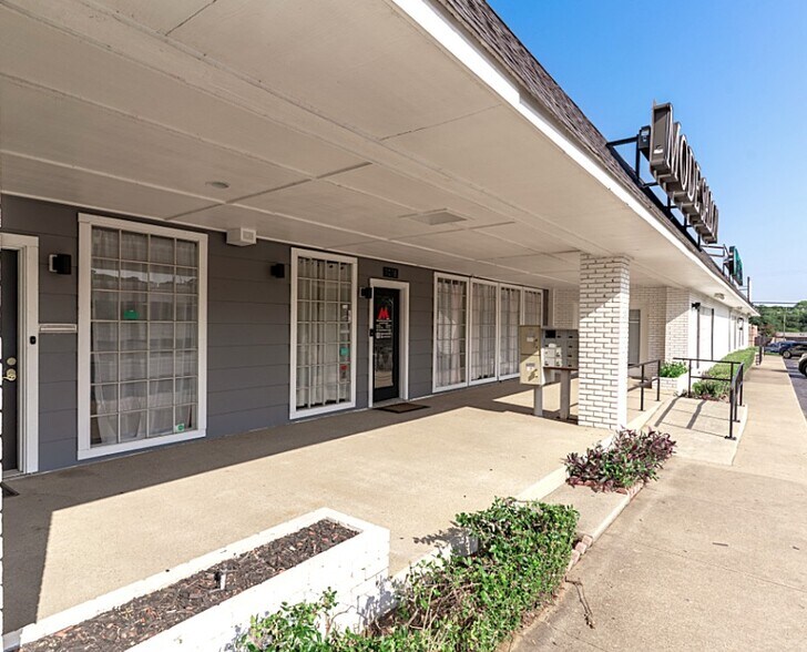 1012 N Davis Dr, Arlington, TX à vendre - Photo de l’immeuble – Image 2 sur 15