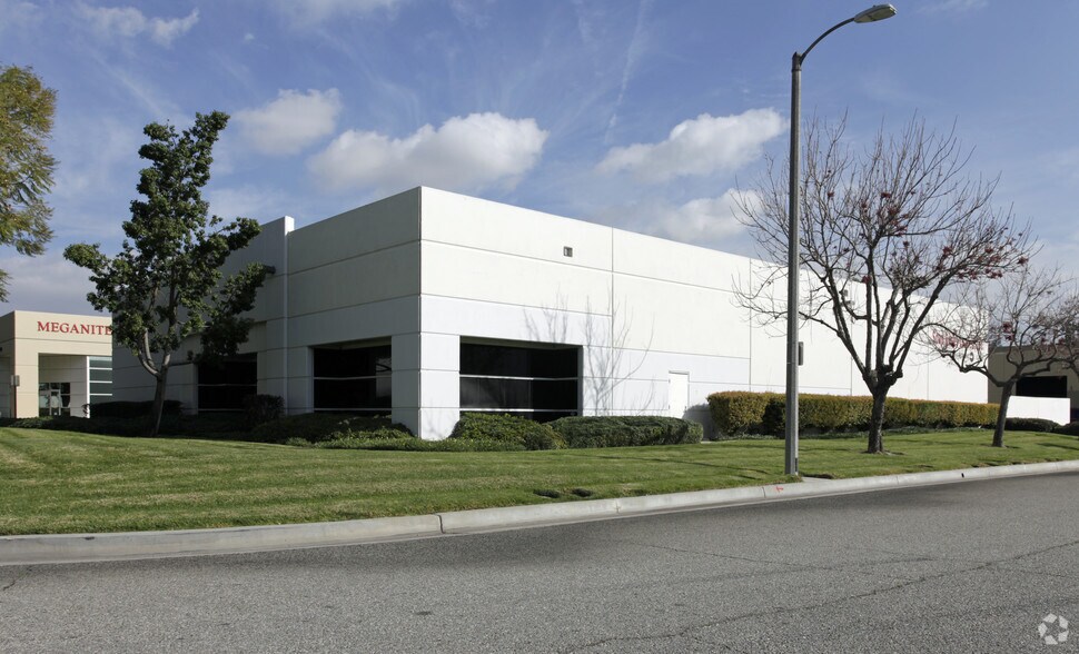 1481 S Balboa Ave, Ontario, CA à louer - Photo de l’immeuble – Image 1 sur 2