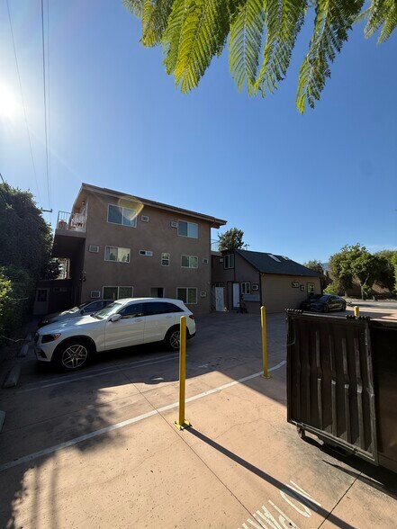 1344 E Broadway, Glendale, CA à vendre - Photo de l’immeuble – Image 2 sur 45