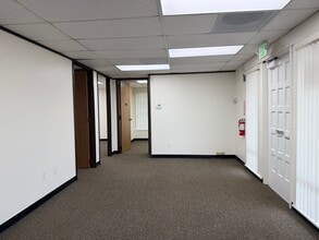 911 Hacienda Dr, Vista, CA à louer Photo intérieure– Image 2 sur 9