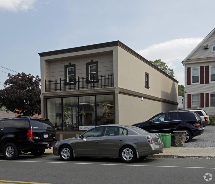 49 Glen Head Rd, Glen Head, NY à louer - Photo de l’immeuble – Image 3 sur 4