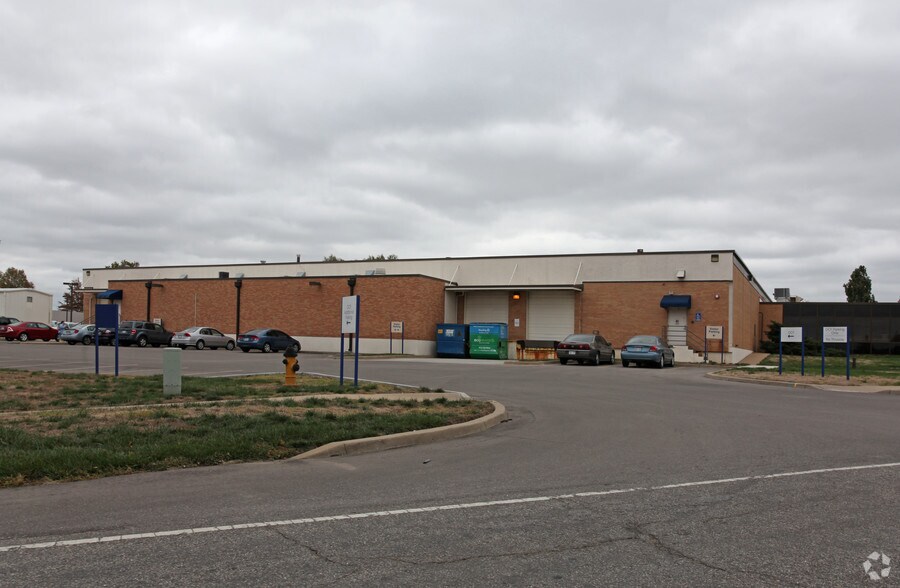 8915 Lenexa Dr, Lenexa, KS à louer - Photo principale – Image 2 sur 3