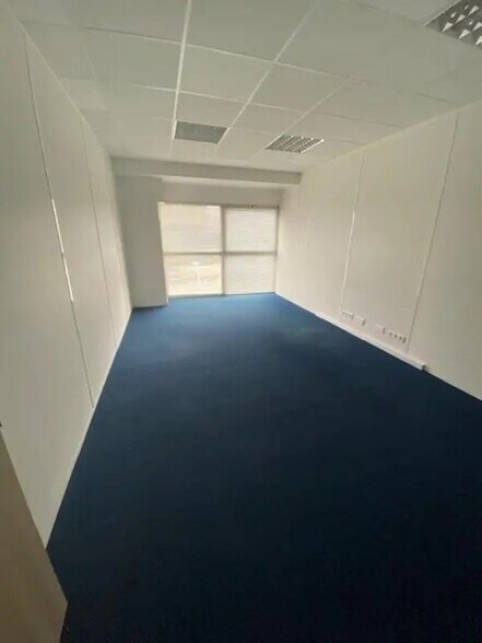 Bureau dans Villeneuve-Loubet à louer - Photo de l’immeuble – Image 3 sur 14
