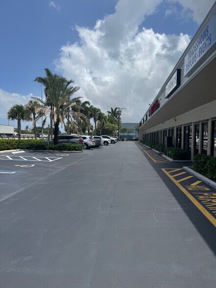 590 SW 9th Ter, Pompano Beach, FL à louer - Photo de l’immeuble – Image 2 sur 11