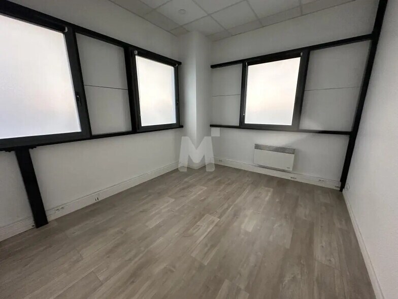 Bureau dans Morangis à louer - Photo intérieure – Image 3 sur 6